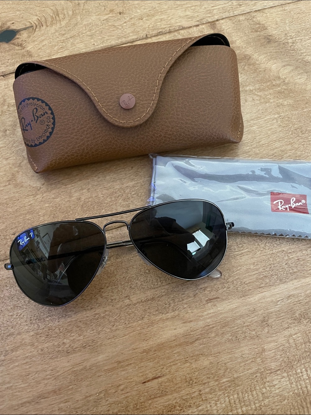 Ray-Ban Aviator Sunglasses in Black and Silver with Brown Case